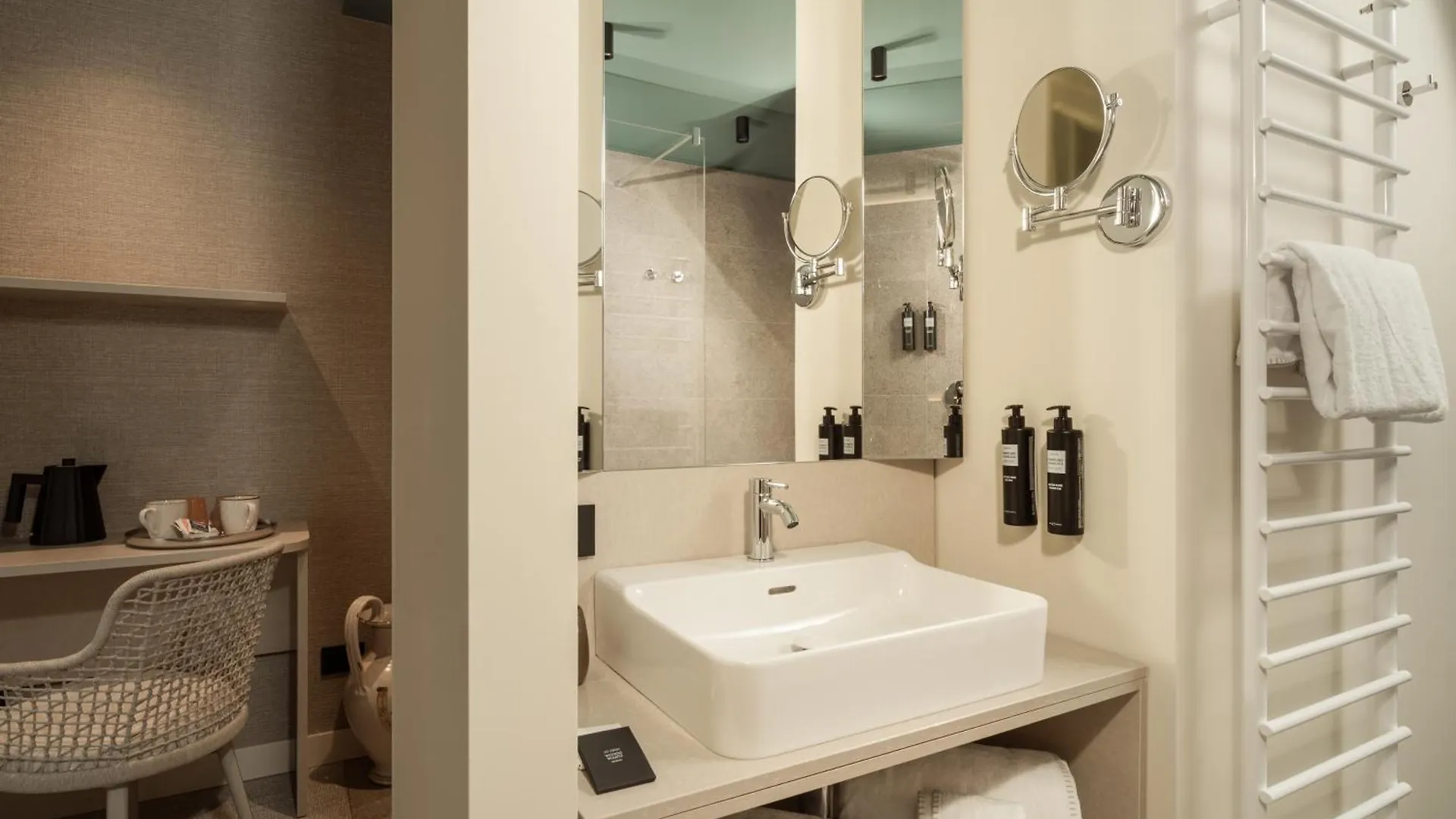 Wanderlust Hotel - Suite & Spa - Apartments & Villas - Bardolino, Lago Di Garda - Verona