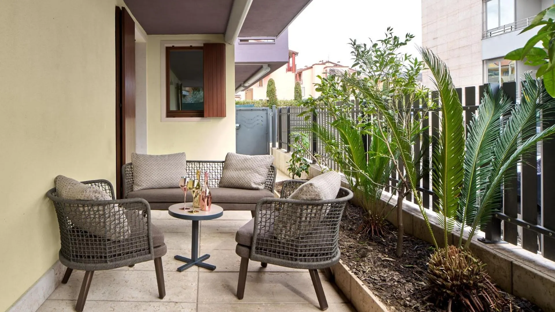 Wanderlust Hotel - Suite & Spa - Apartments & Villas - Bardolino, Lago Di Garda - Verona