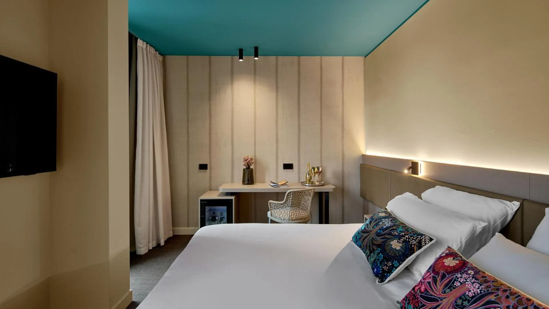 Wanderlust Hotel - Suite & Spa - Apartments & Villas - Bardolino, Lago Di Garda - Verona Italy
