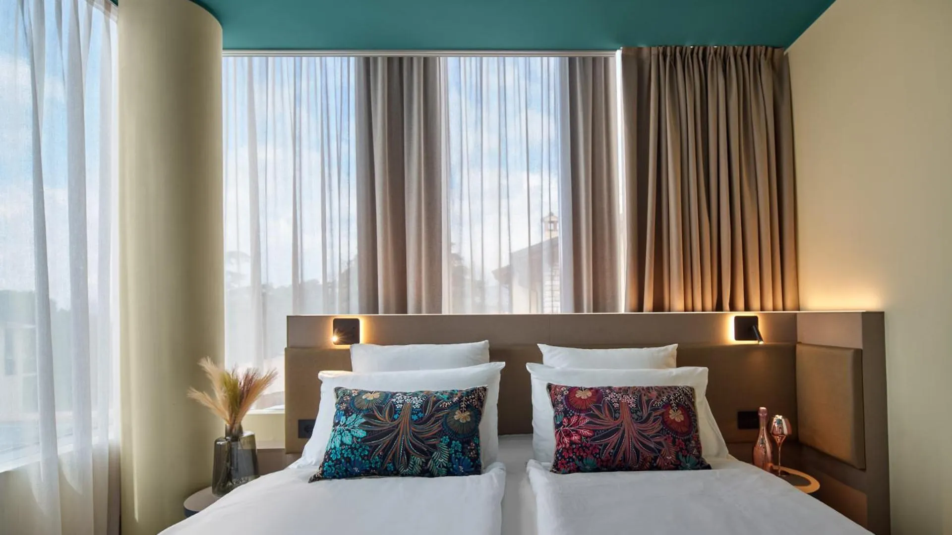 Wanderlust Hotel - Suite & Spa - Apartments & Villas - Bardolino, Lago Di Garda - Verona  Bardolino