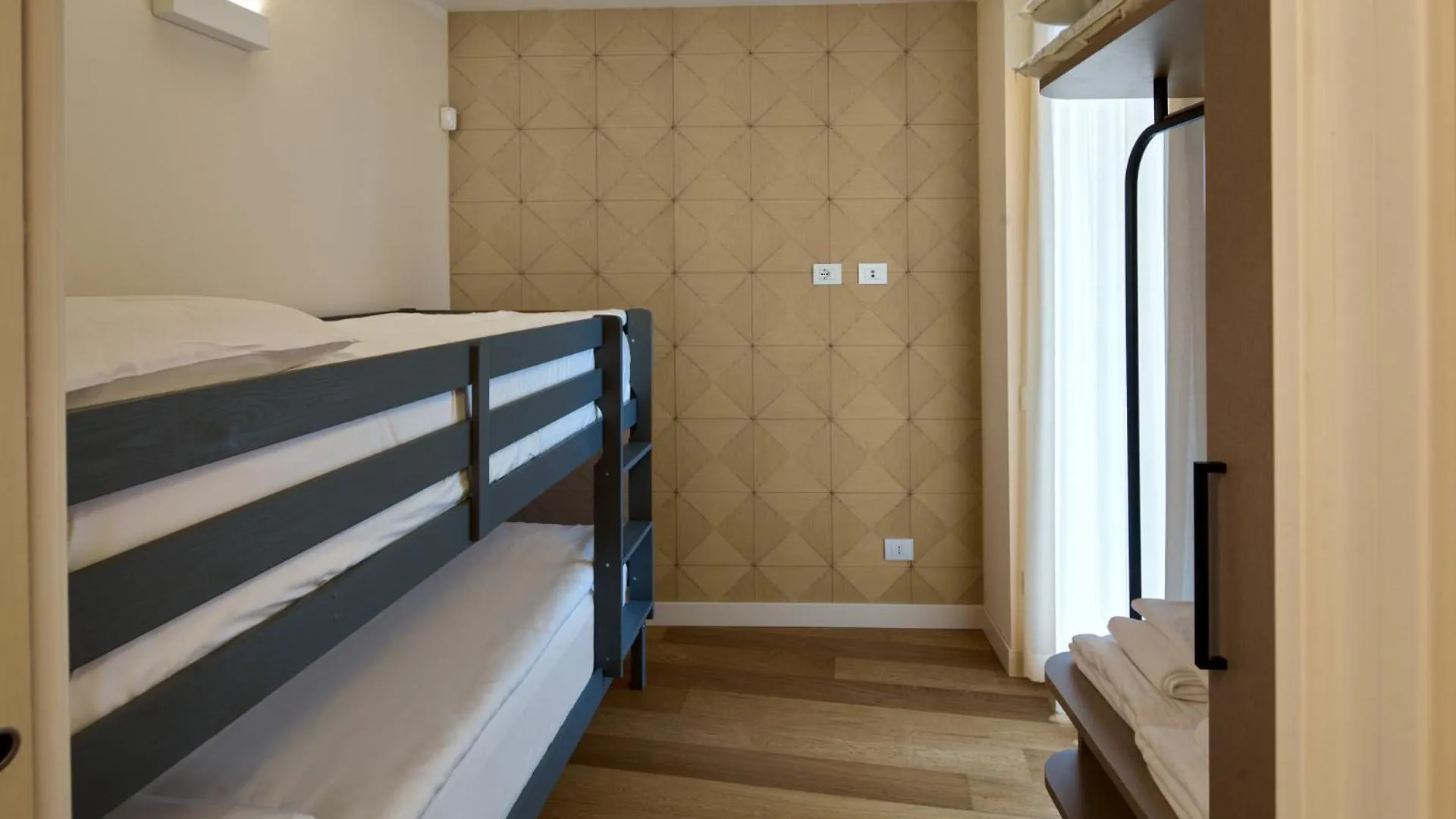 Wanderlust Hotel - Suite & Spa - Apartments & Villas - Bardolino, Lago Di Garda - Verona