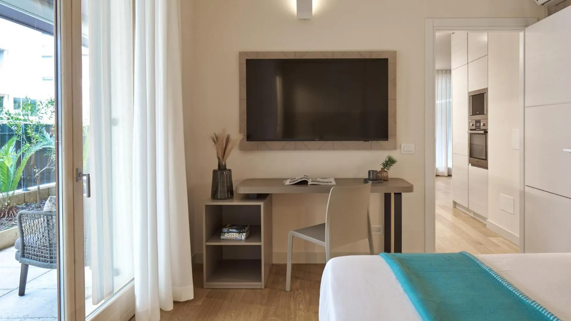 Wanderlust Hotel - Suite & Spa - Apartments & Villas - Bardolino, Lago Di Garda - Verona