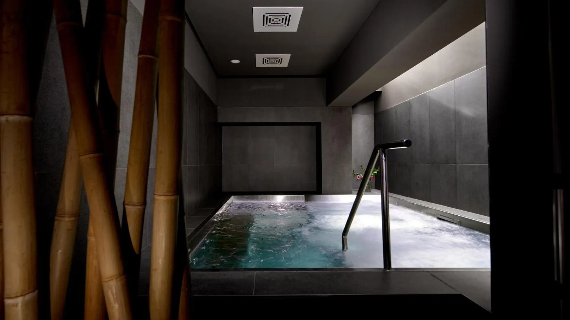 Wanderlust Hotel - Suite & Spa - Apartments & Villas - Bardolino, Lago Di Garda - Verona